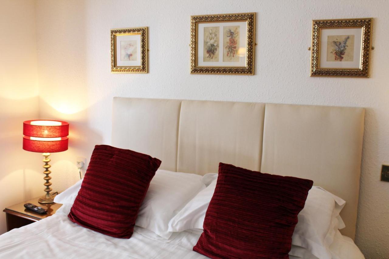The Lion Hotel Buckden  Esterno foto